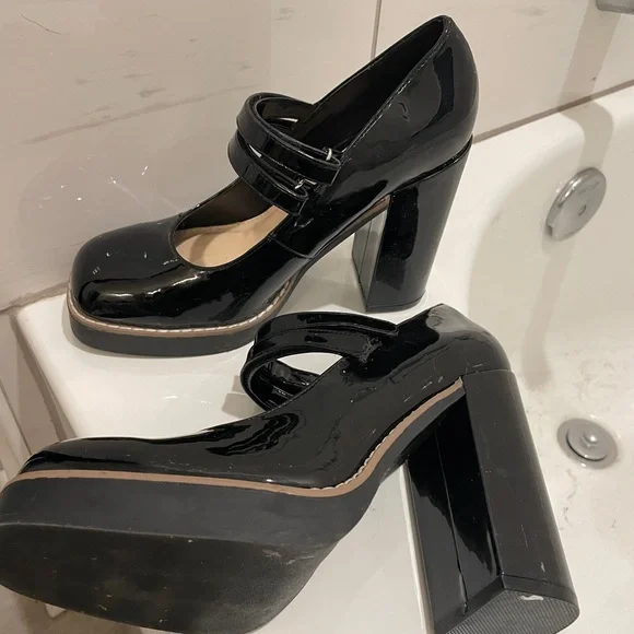 Steve Madden Twice Black Patent Leather Mary Jane platform Heels - Picture 5 of 12